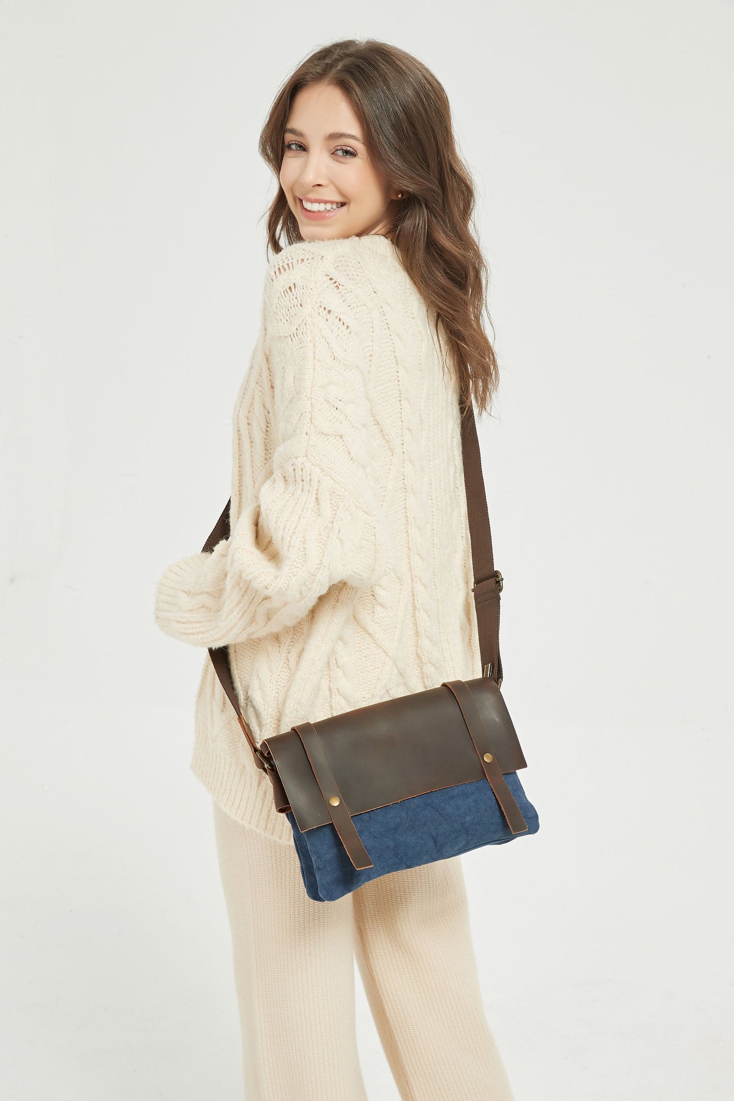Cambridge Canvas Messenger Bag