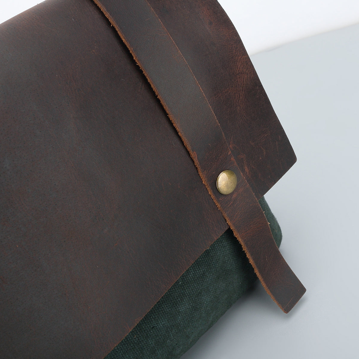 Cambridge Canvas Messenger Bag
