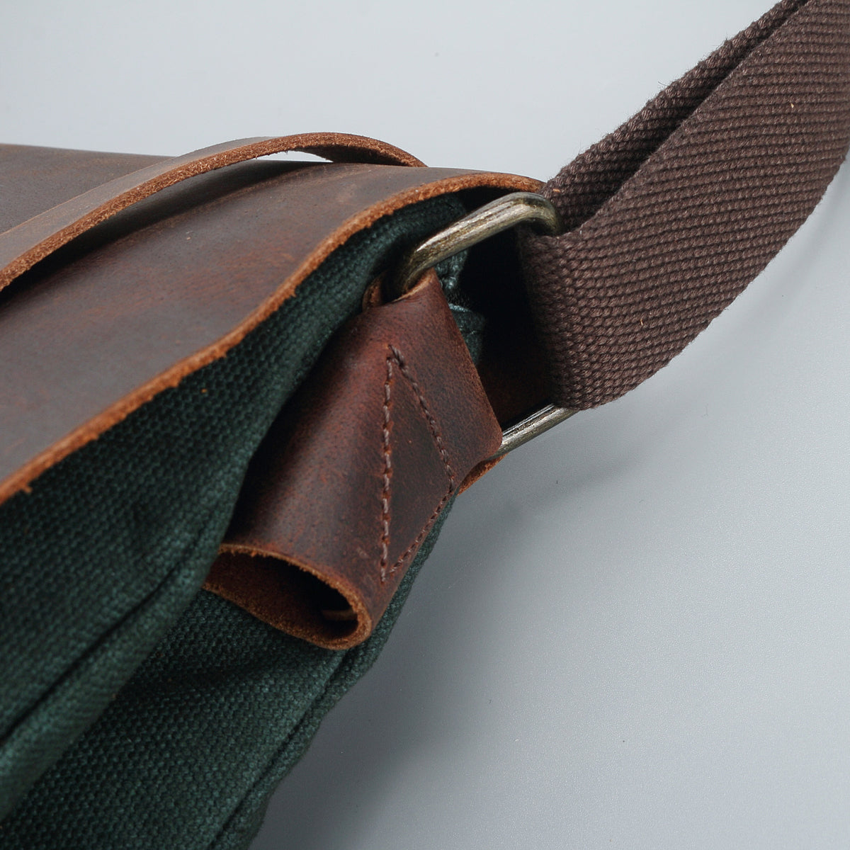 Cambridge Canvas Messenger Bag