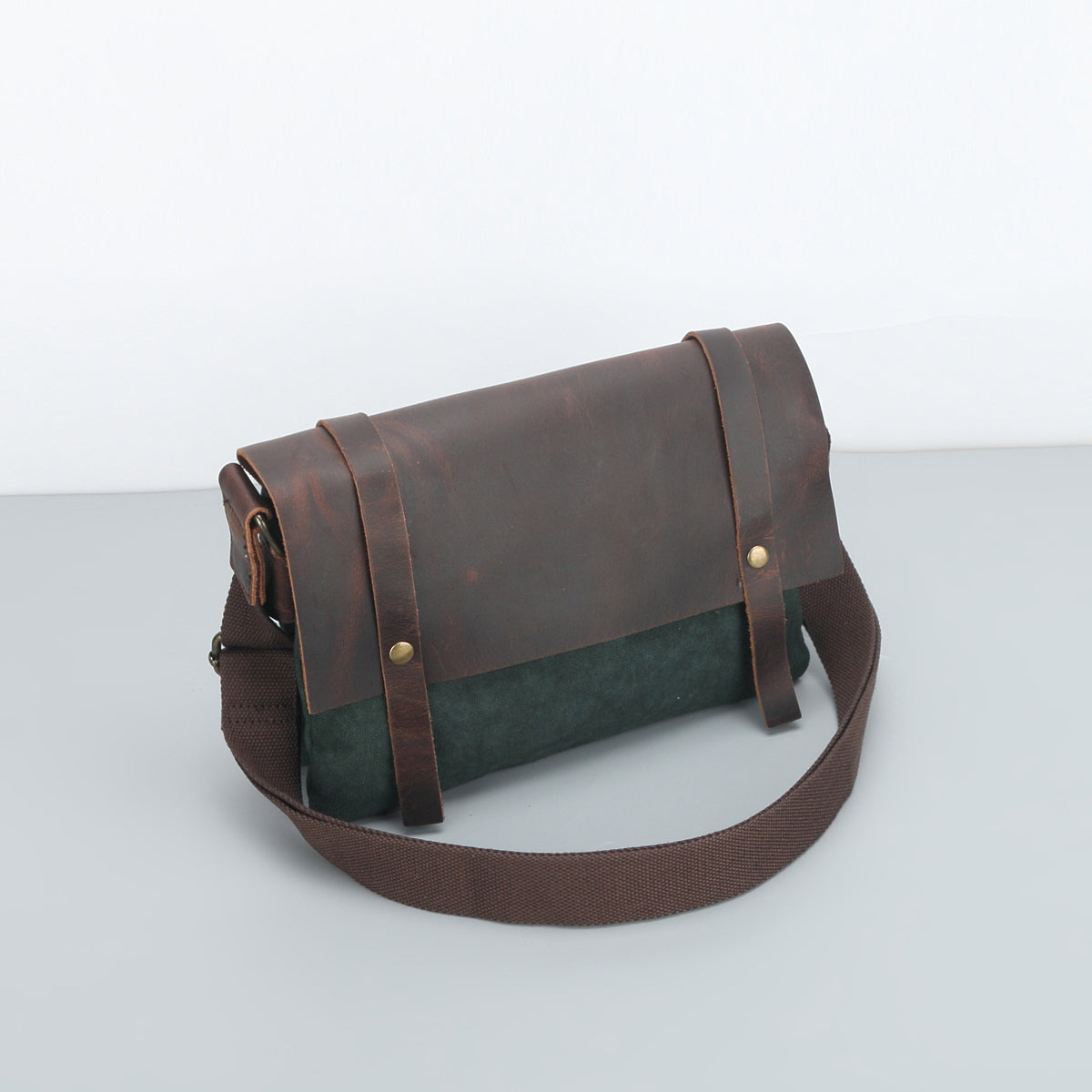 Cambridge Canvas Messenger Bag