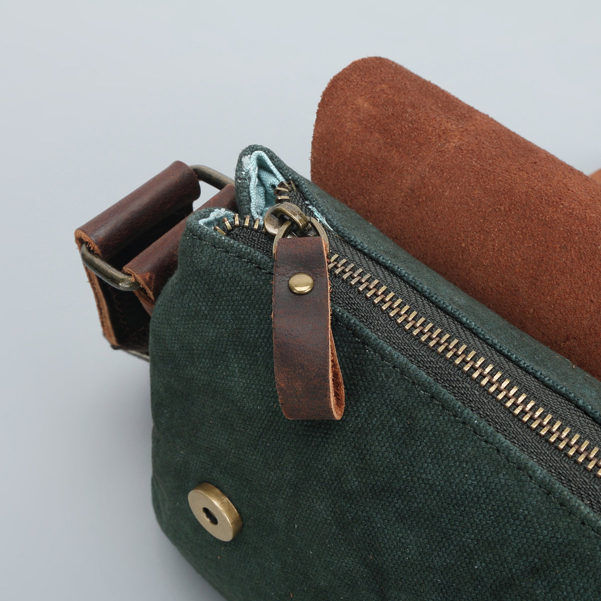 Cambridge Canvas Messenger Bag
