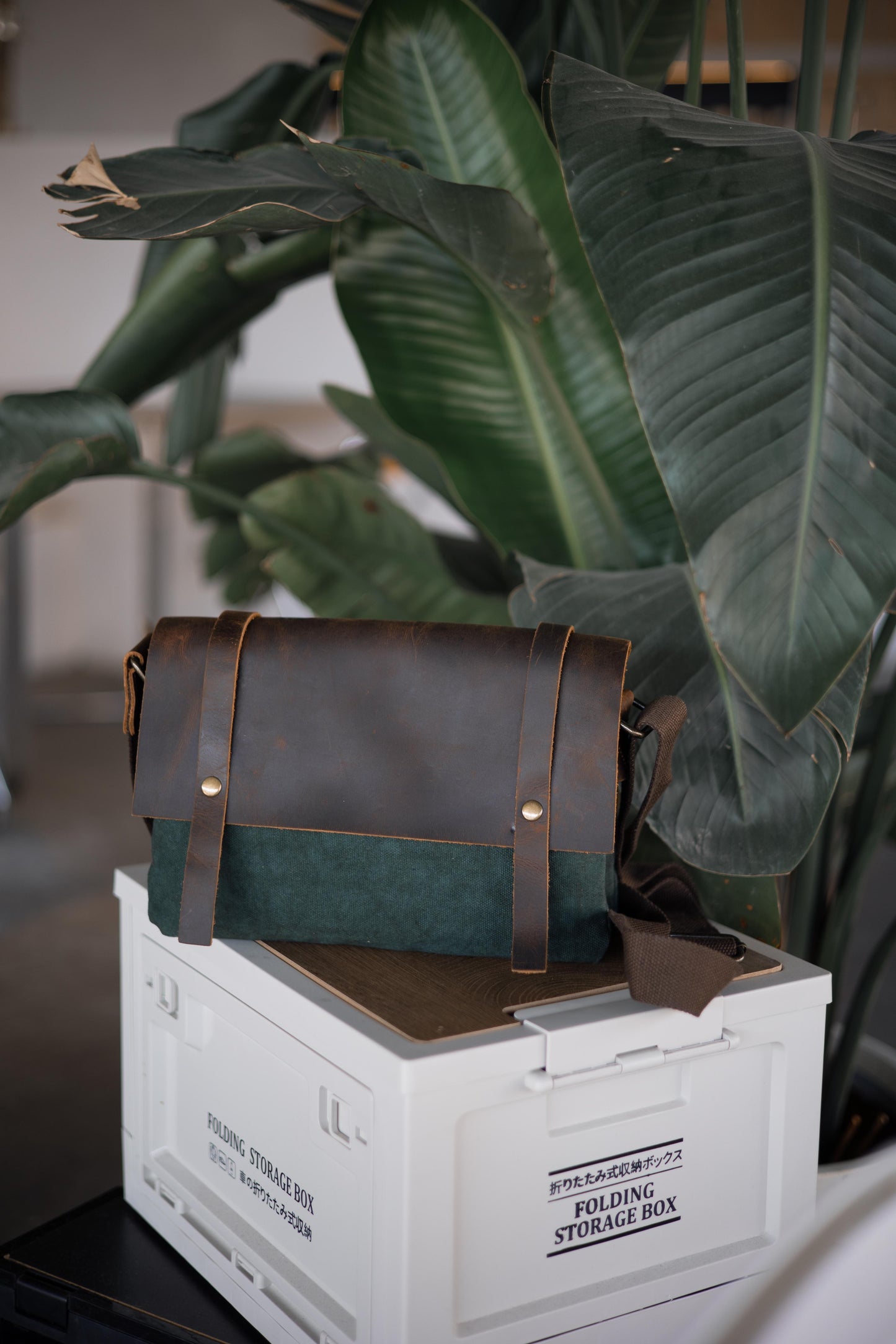 Cambridge Canvas Messenger Bag