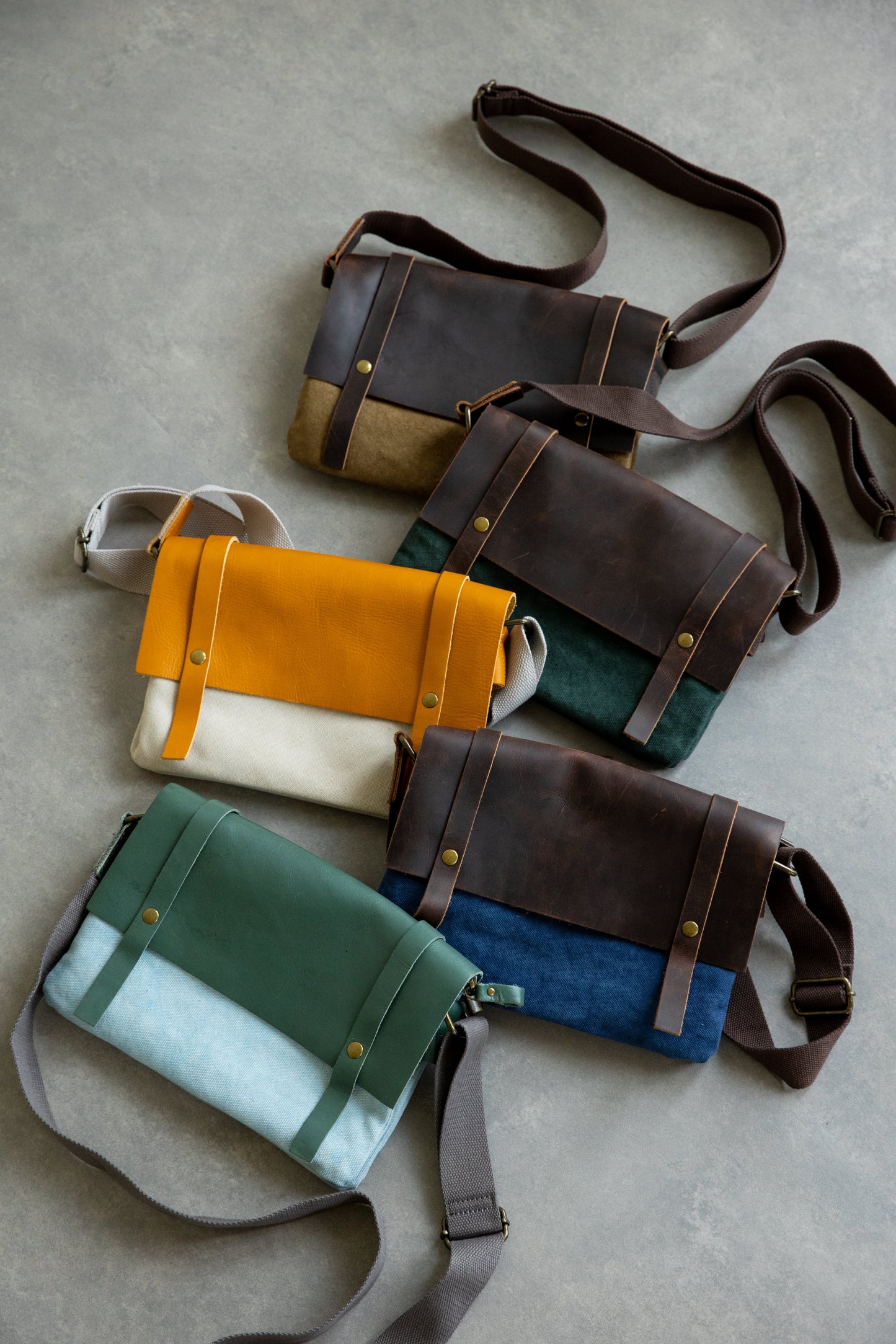 Cambridge Canvas Messenger Bag