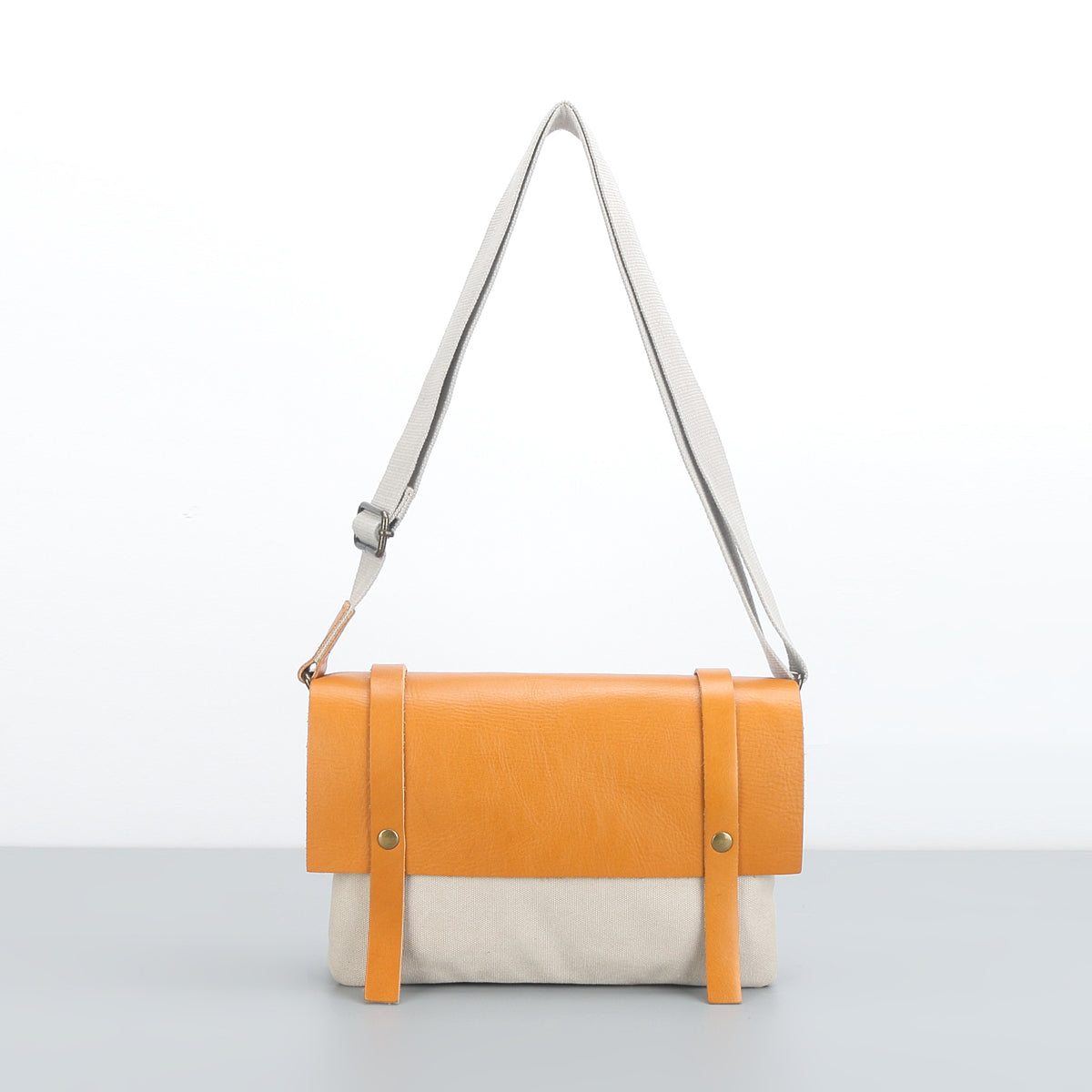 Cambridge Canvas Messenger Bag